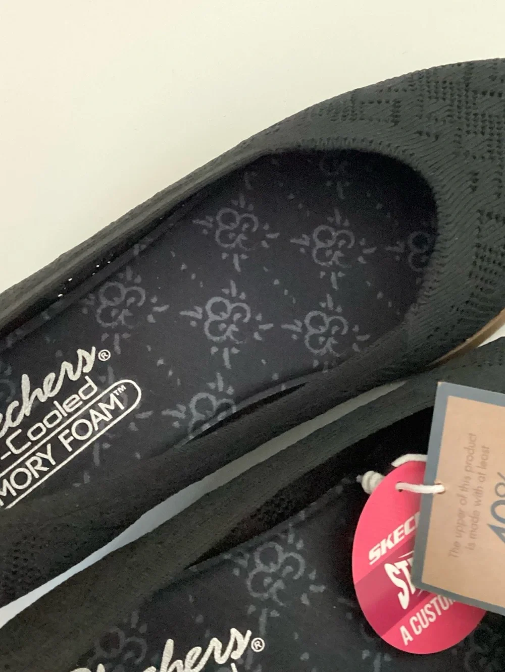\Skechers\ NWT Cleo Knit Slip-Ons